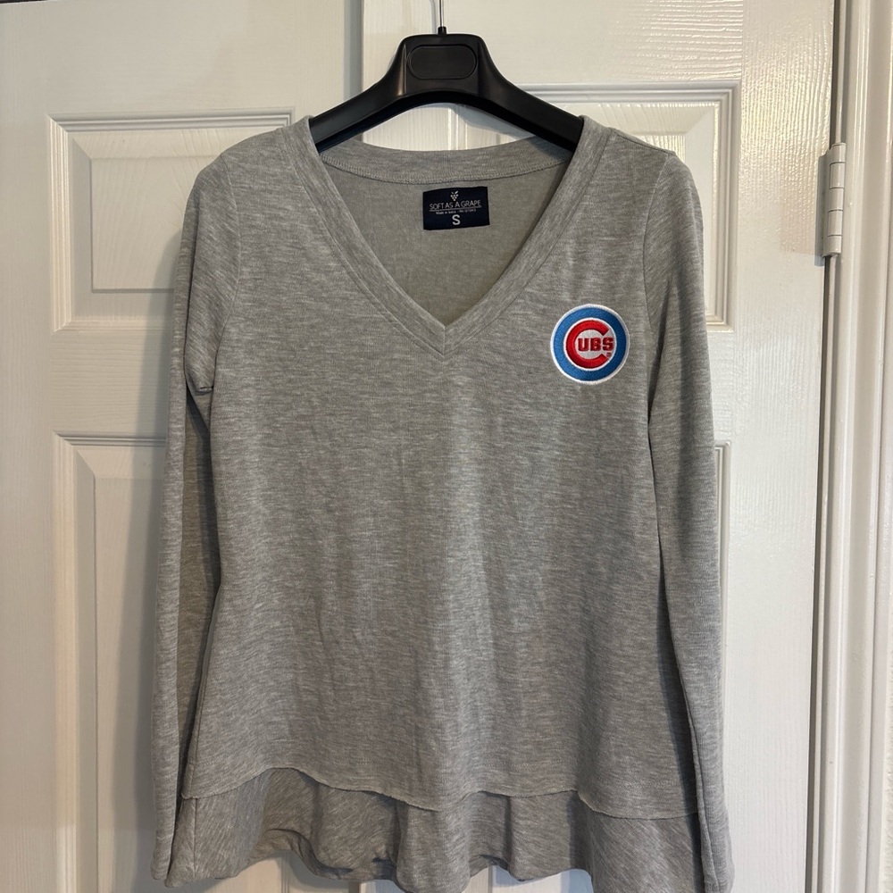 Chicago Cubs Gray V-Neck Long Sleeve Tee
